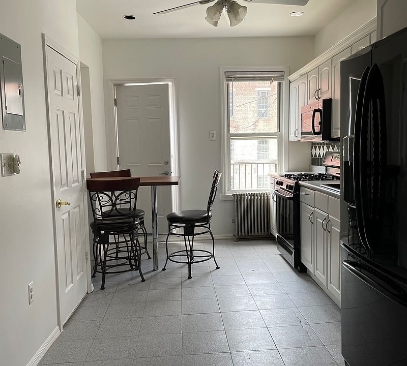 1st image of 174 Throop Ave #3RR
