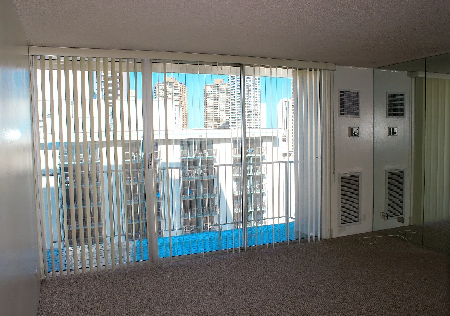 City and Coastal Views from Pavilion at Waikiki — Photo 2