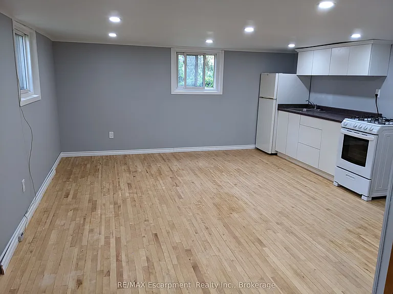 158 James St #5 — Photo 2