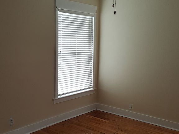 3rd image of 6824 S Clyde Ave #2