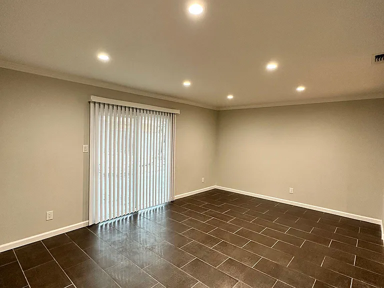 7033 Linwood Way — Photo 10