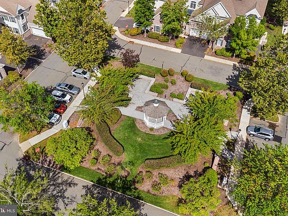 4th image of 1 Riviera Ct
