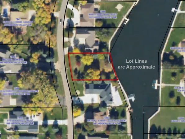 839 Hidden Valley Dr, Watertown, SD 57201