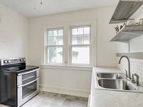 2nd image of 127 Lexington Pkwy S APT 1