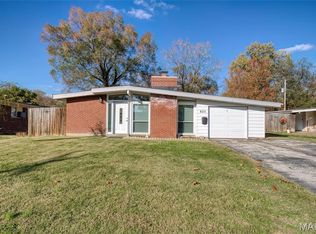 825 Derhake Rd, Florissant, MO 63033