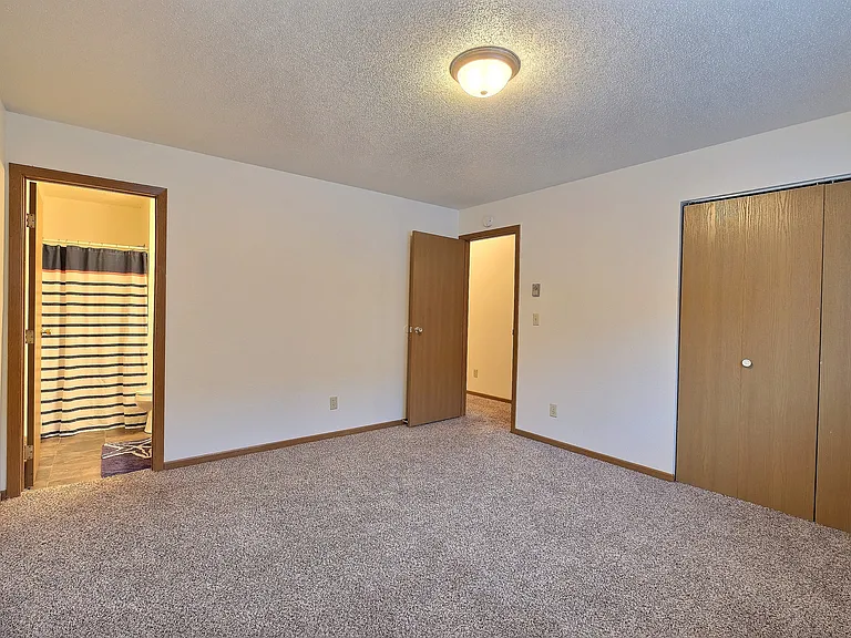 Fargo, ND Kennedy Apartments | Bedroom