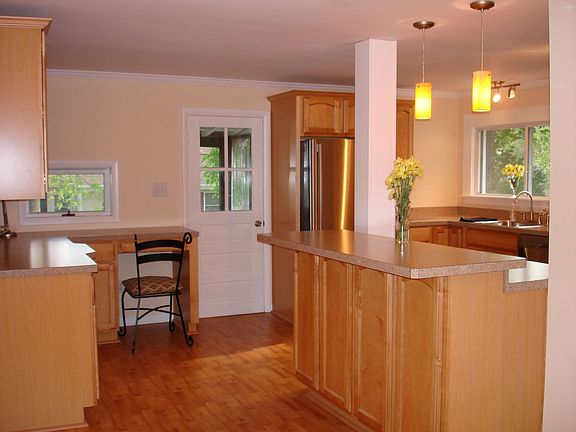 Amazing Kitchen with Kraftmaid Cabinets
