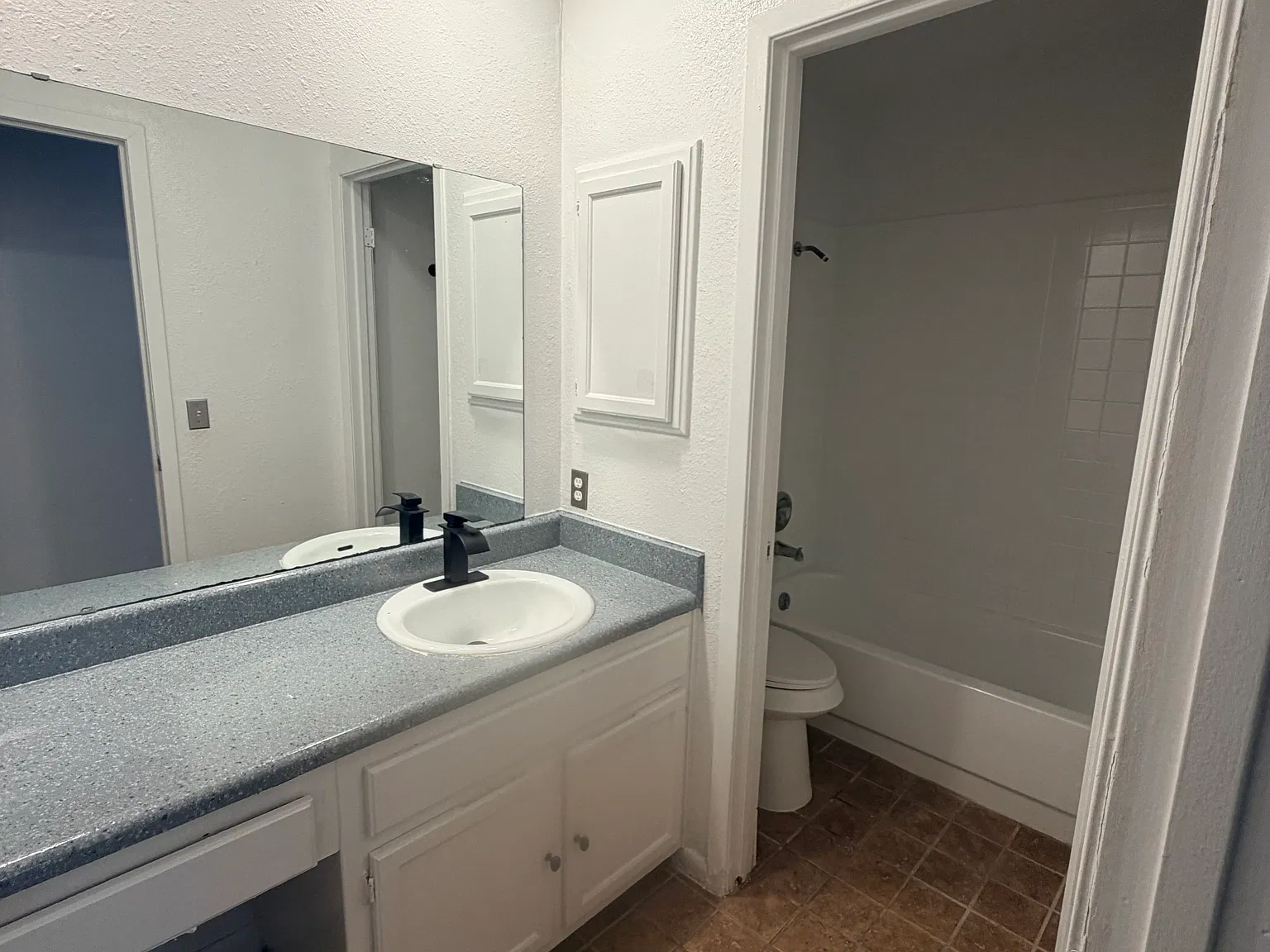2255 Thousand Oaks Dr — Photo 4