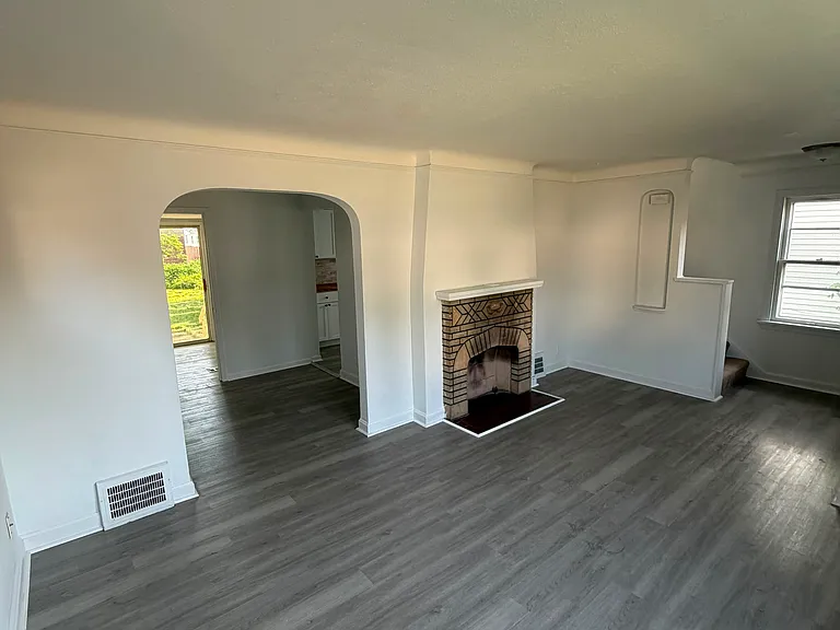 19171 Monterey Ave — Photo 7