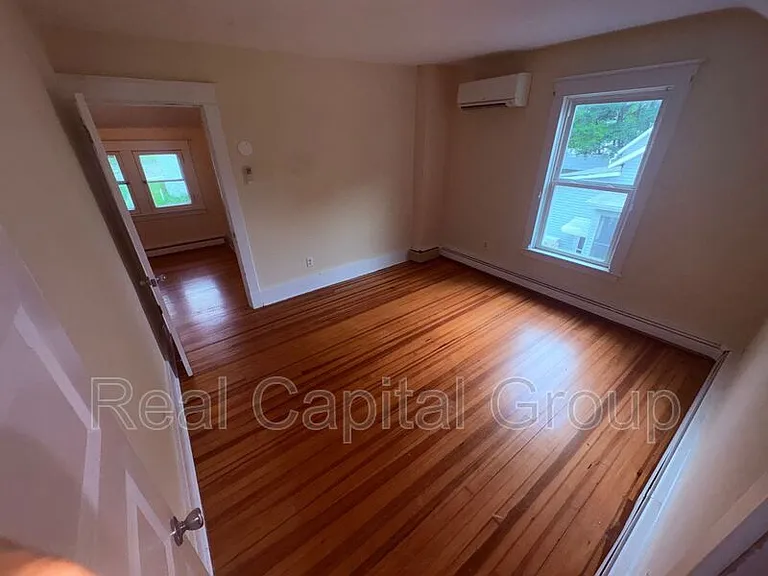 376 Kenwood Ave — Photo 41