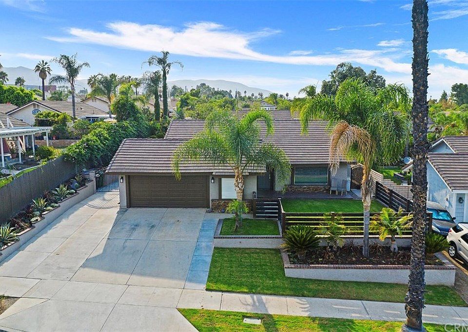 1st image of 2066 Fullerton Ave