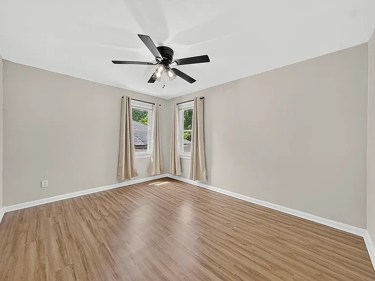 437 Warfield Ave — Photo 19