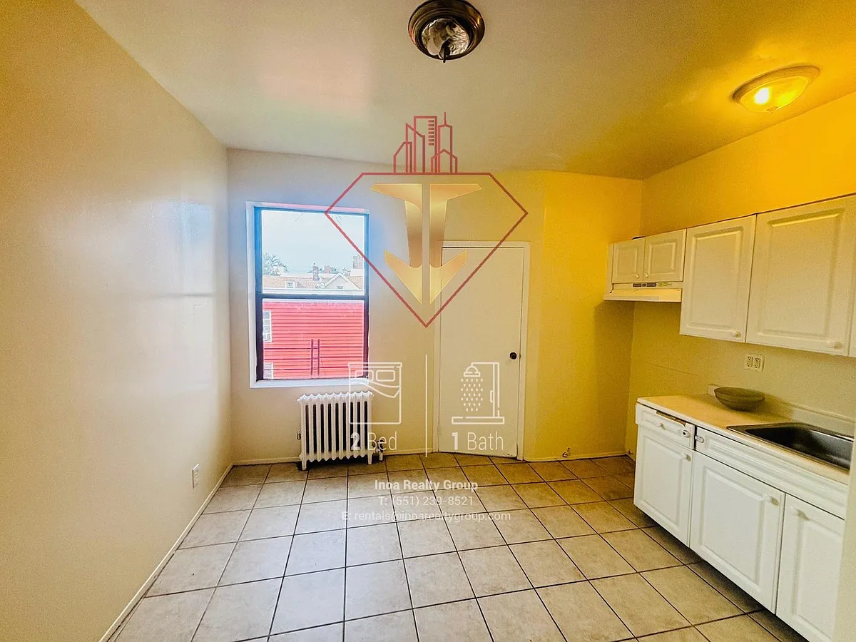 Building Photo - 33-35 Storms Ave #A3