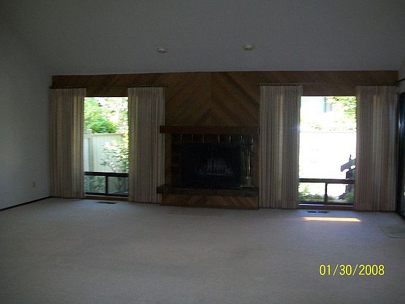 4th image of 1032 Southridge Dr