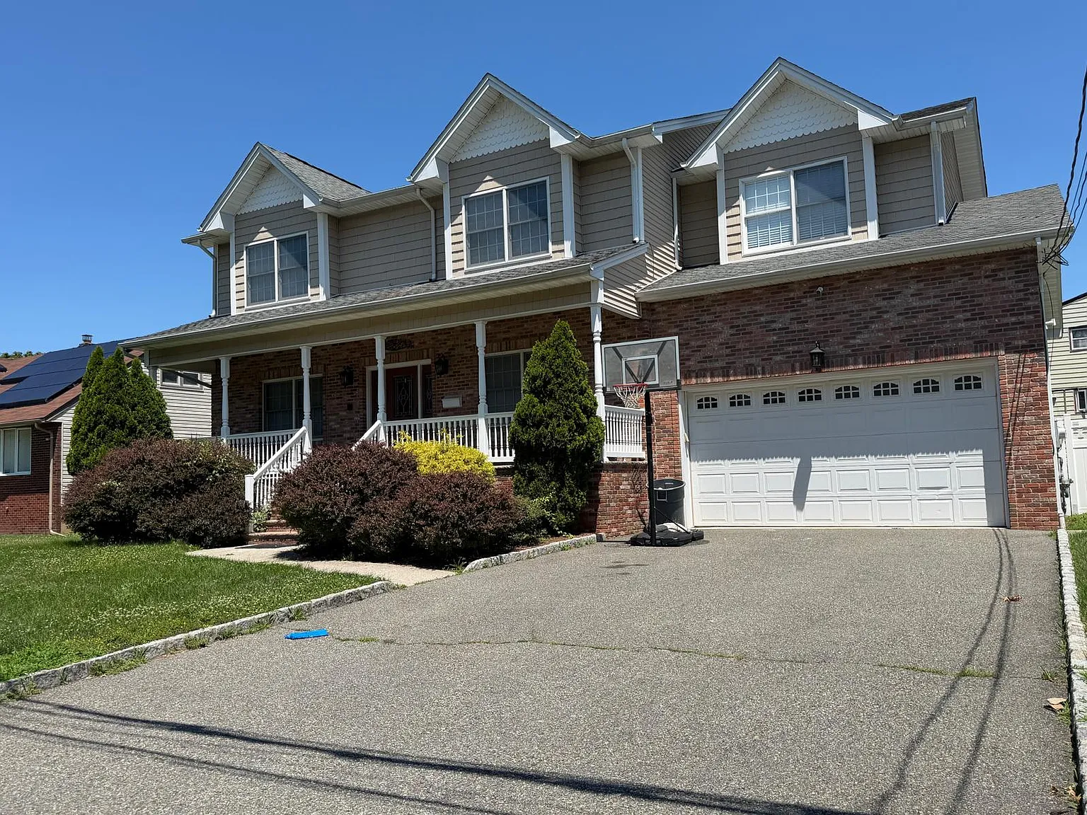 5 bed, 2.5 bath, $5,750 — Photo 2