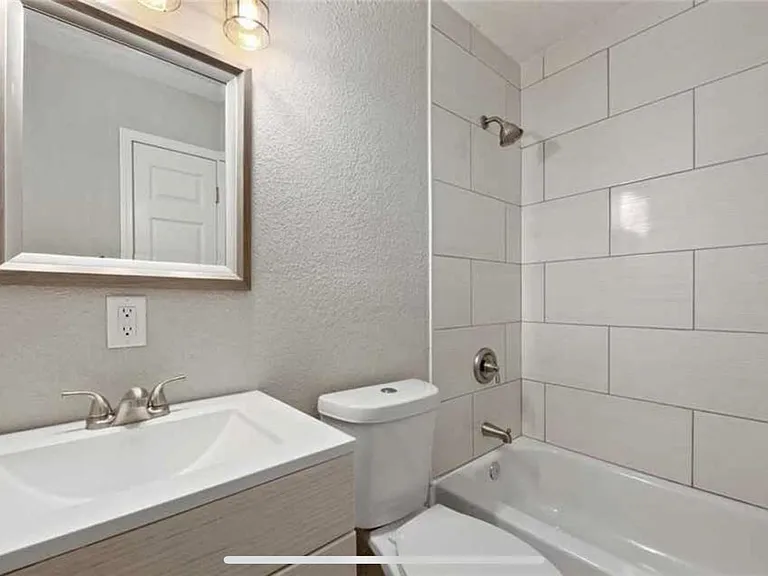 2030 E 87th St — Photo 11