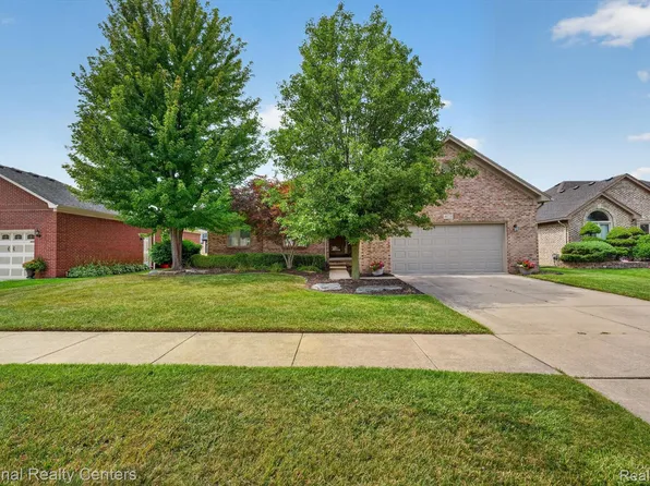 49719 Shenandoah Dr, Macomb, MI 48044