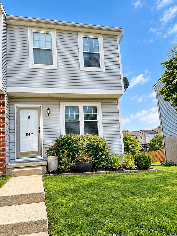 3 bed, 2.5 bath, 1510 sqft, $2,300 — Photo 1