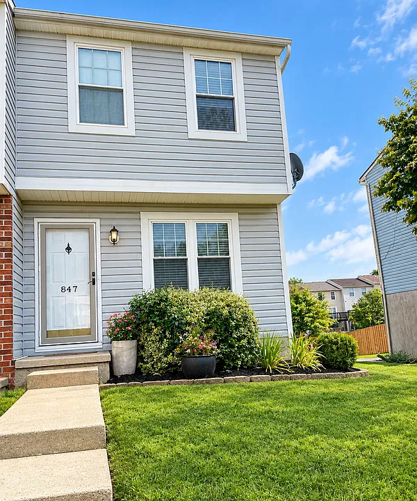 847 Clover Leaf Ct