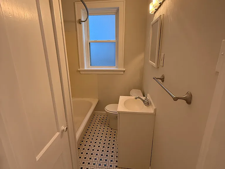 1634 Yale Ave #1634 — Photo 4