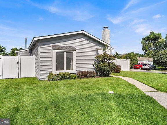 2nd image of 11 Willow Pl