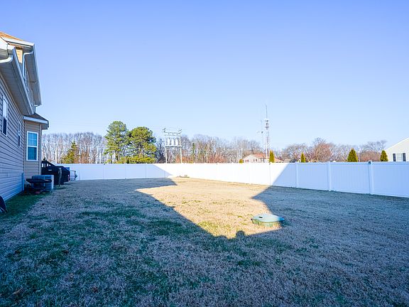 3rd image of 23 Spring Dale Ln