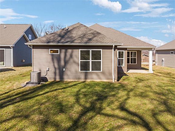3rd image of 206 Walton Cir
