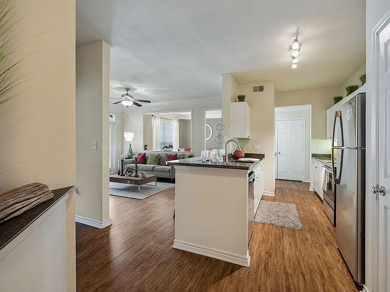 Lake Pointe Apts — Photo 14