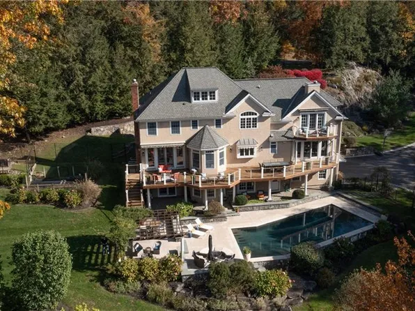 18 Hidden Brook Drive, Brookfield, CT 06804