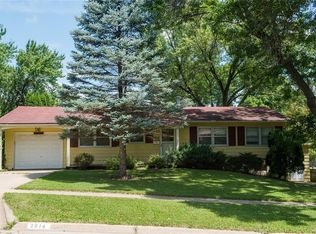 2914 Eastwood Dr, Iowa City, IA