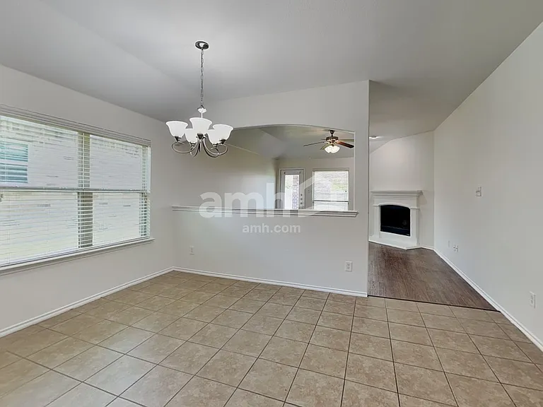 1000 Churchill Dr — Photo 4