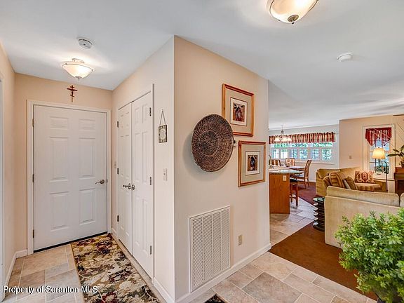 5th image of 927 Katherine Dr