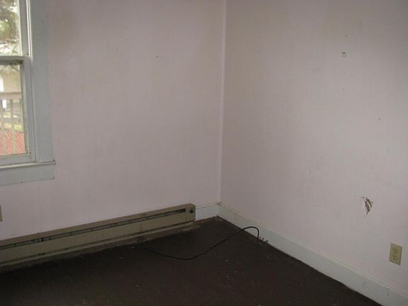 4th image of 113 Brookside School Ln