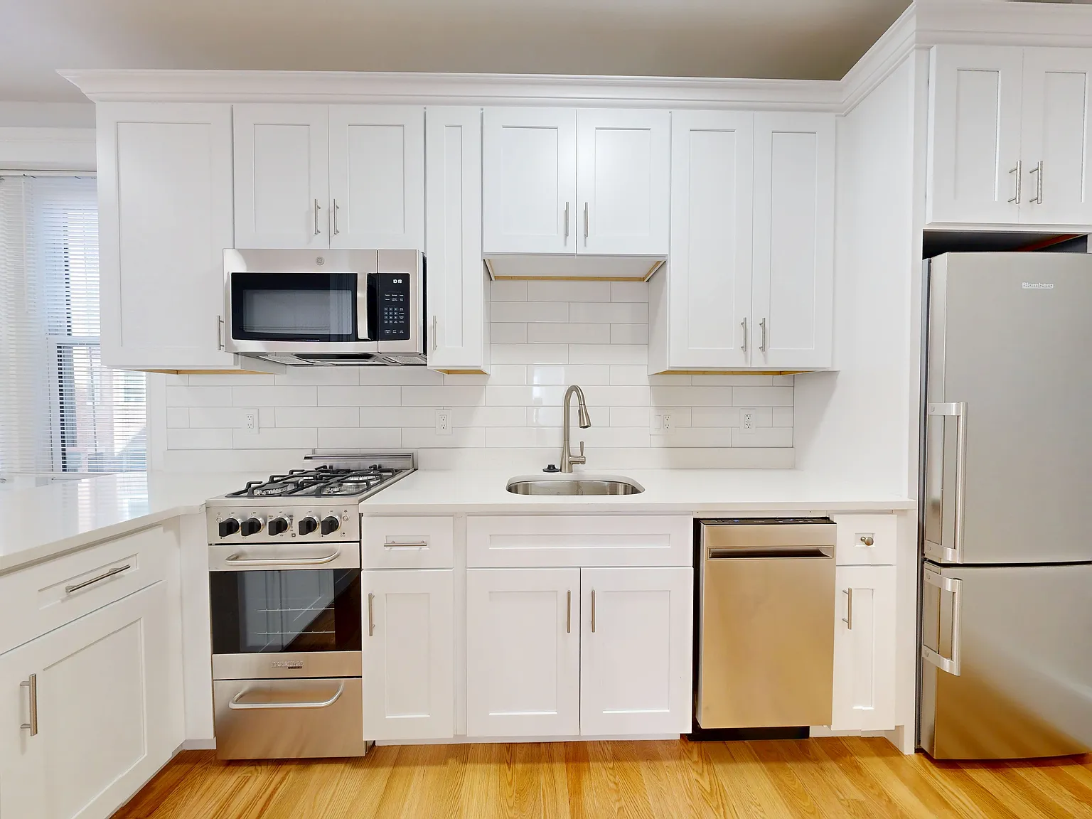 2 bed, 750 sqft, $3,650 — Photo 3