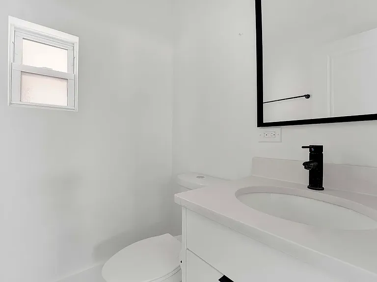 1813 W 21st St #2R — Photo 13