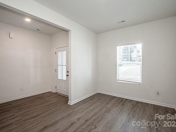 3rd image of 955 General Hoke Dr