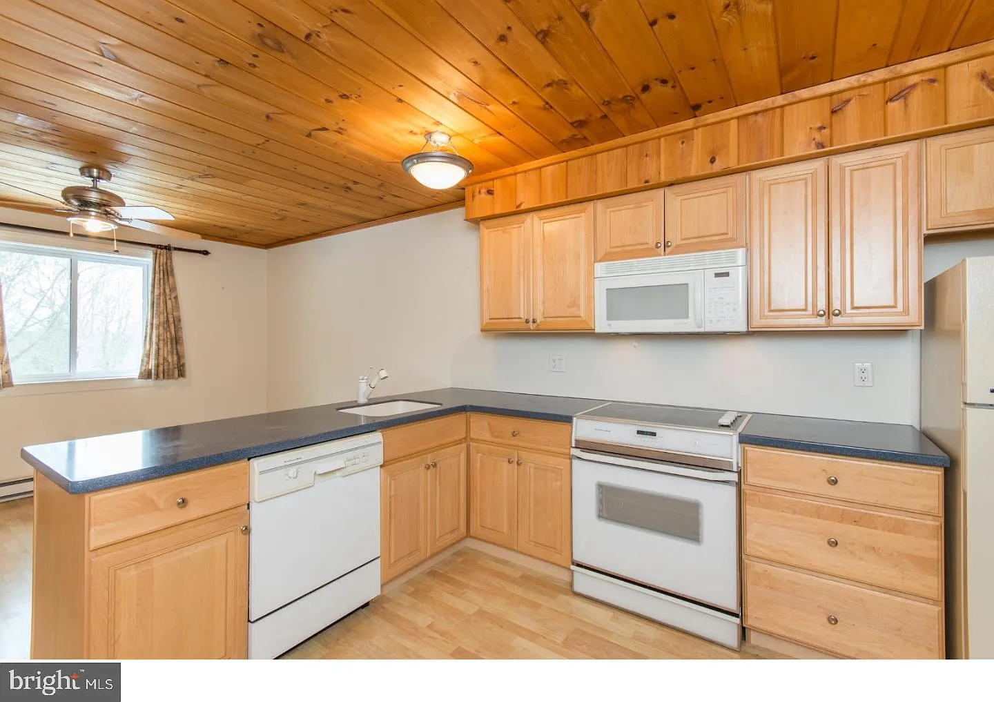 2 bed, 2.0 bath, 1104 sqft, $1,750 — Photo 2