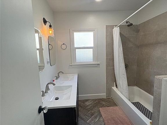 3rd image of 2207 S Cochran Ave