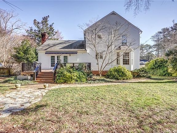 3rd image of 807 Lindsay Ct