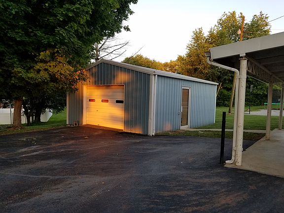 4th image of 103 Stanford Ln