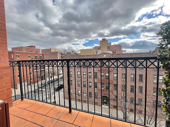5th image of 3110 23rd St APT 4C