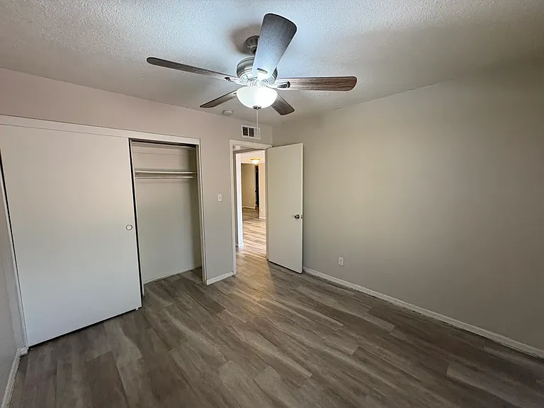 5630 W Vogel Ave — Photo 9