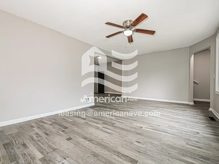 1001135_003_living_room_3.jpg