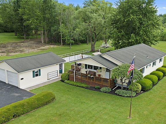 2nd image of 1092 Jewett Rd