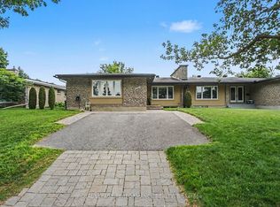 2061 Cabot St, Ottawa, ON K1H6J7