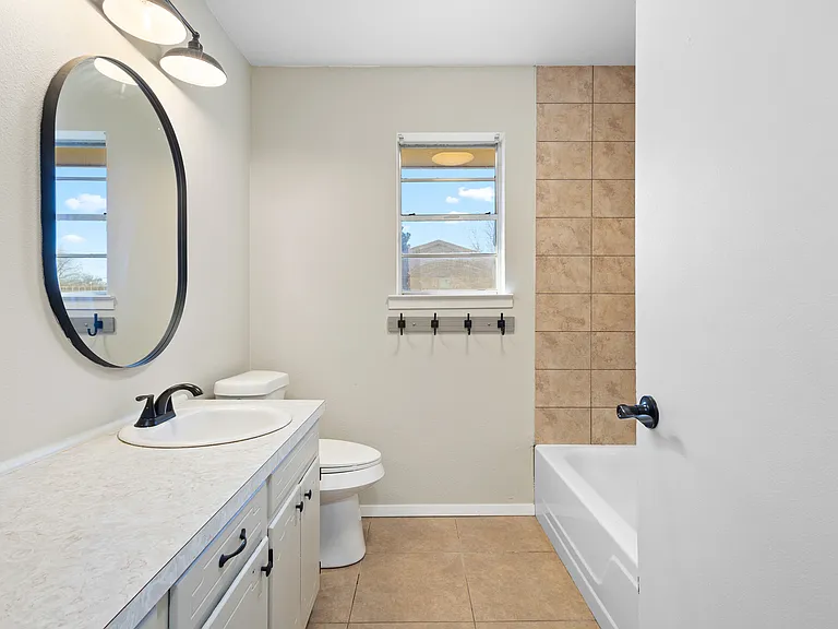 1206 Anetta St — Photo 4