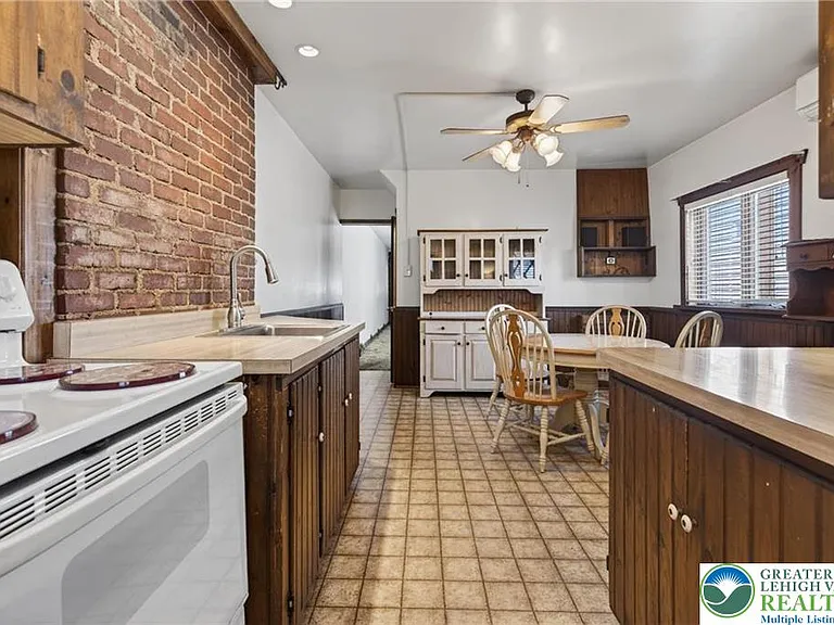 216 W Bertsch St — Photo 8