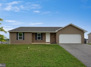10 Hillside Dr, Newmanstown, PA 17073