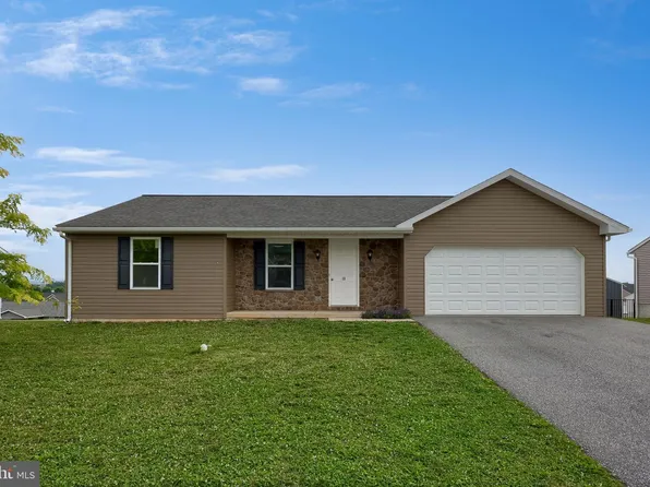 10 Hillside Dr, Newmanstown, PA 17073