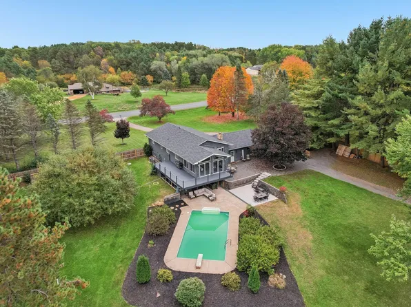 1252 Rolling Hills Trl, Hudson, WI 54016
